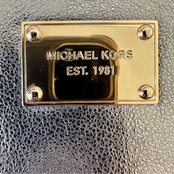 Michael Kors Women's Metallic Silver Multi Function Phone Case- Wristlet NWT - Picture 9 of 11